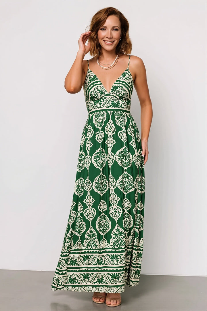 Letnia sukienka maxi w kwiaty, na ramiączkach. Zwiewna sukienka damska boho z poliestru na plażę i wakacje.