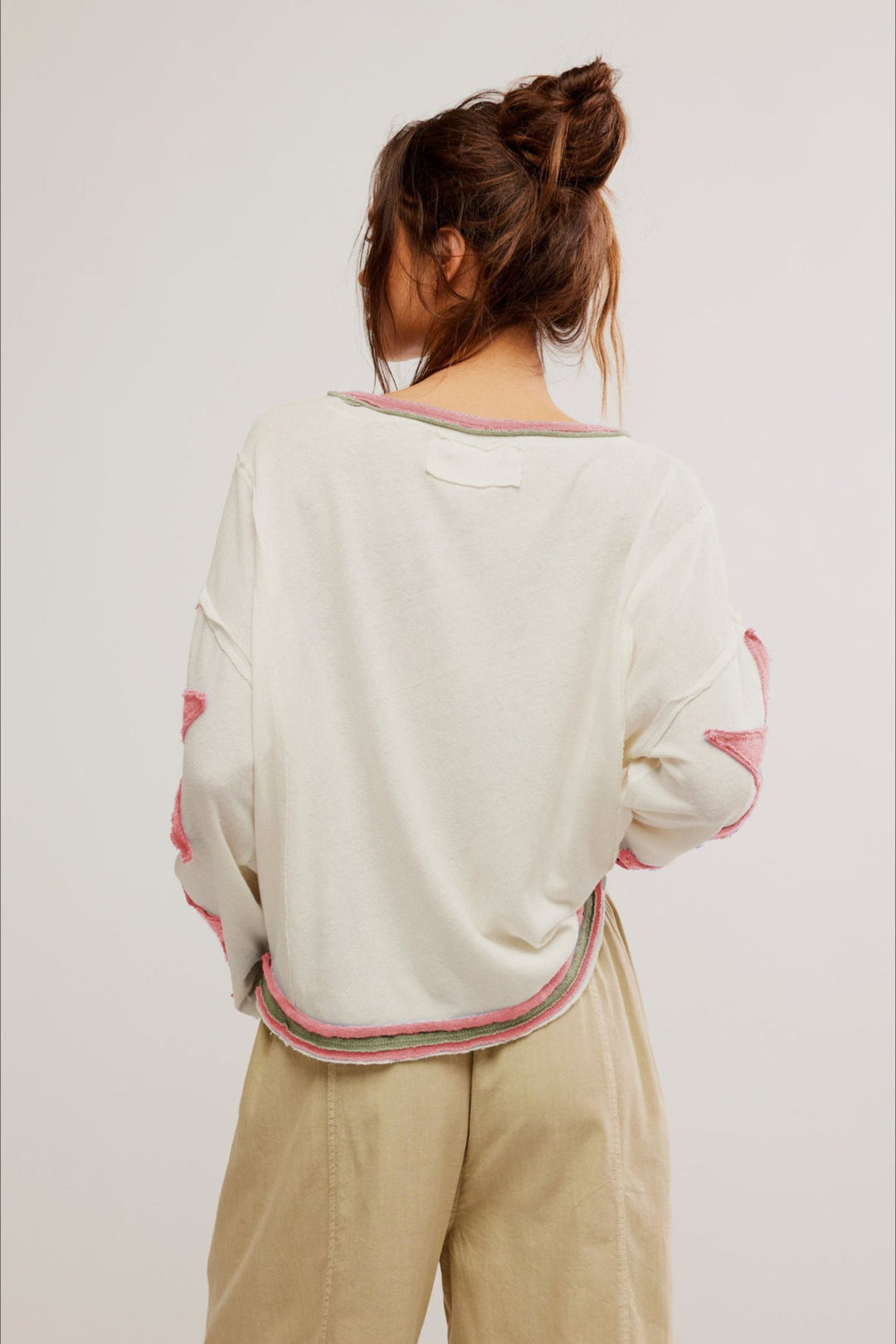 Luźna bluza oversize damska z gwiazdą, długi rękaw. Komfortowa, streetwear, idealna na jesień i zimę.