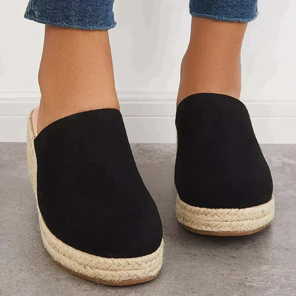 Stylowe klapki espadryle damskie na koturnie. Komfortowe i przewiewne sandały na wakacje i upalne dni.