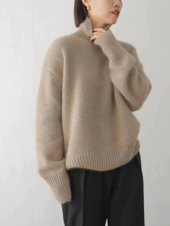 Ciepły damski sweter Lucia w kolorze khaki. Komfortowy i modny wybór na chłodne dni. Luksusowy styl. Ponadczasowy.