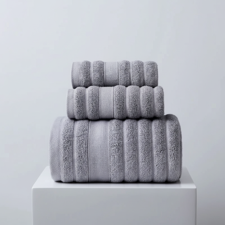 Chłonny zestaw ręczników kąpielowych CottonDream ze 100% bawełny, miękki i delikatny dla skóry.