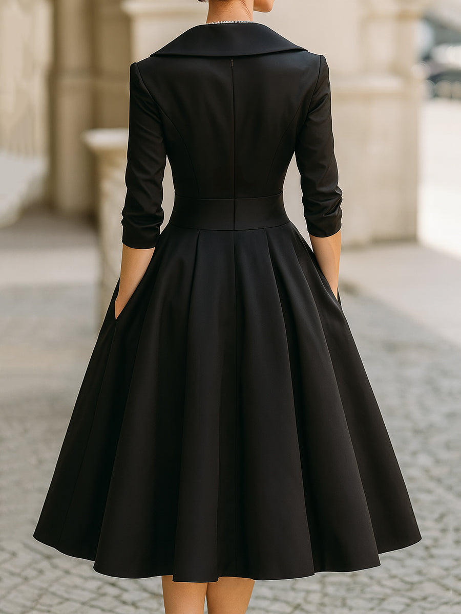 Wygodna i elegancka sukienka midi z długim rękawem i kopertowym dekoltem.