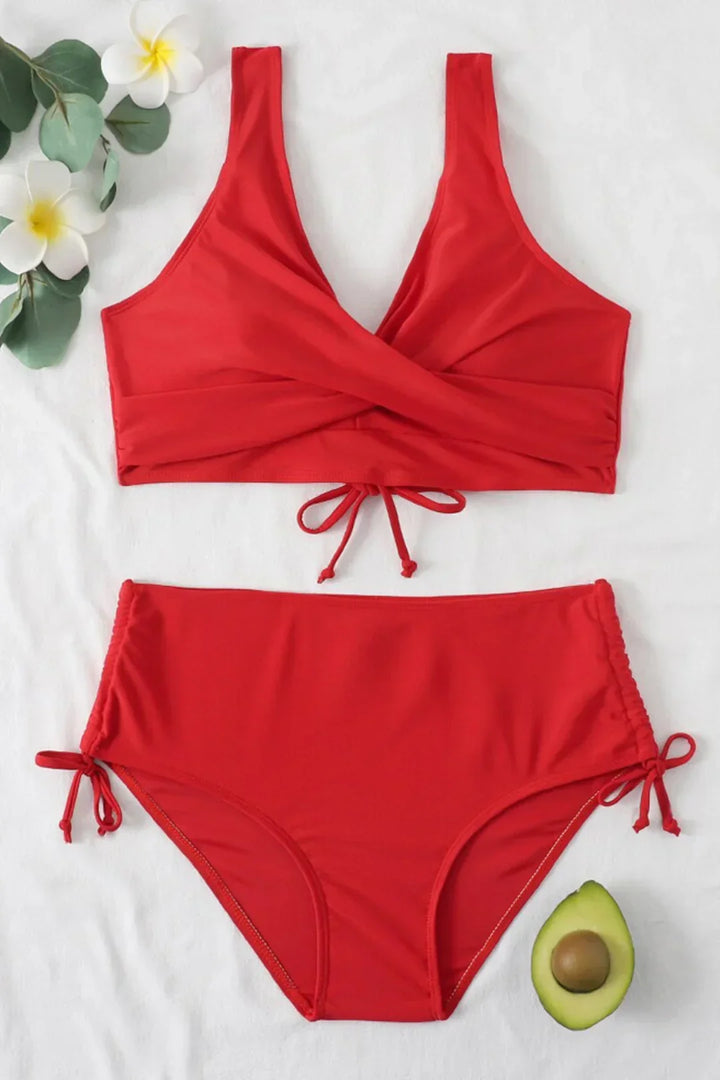 Zdjęcie bikini z wysokim stanem, damski strój kąpielowy, idealny na plażę i basen.