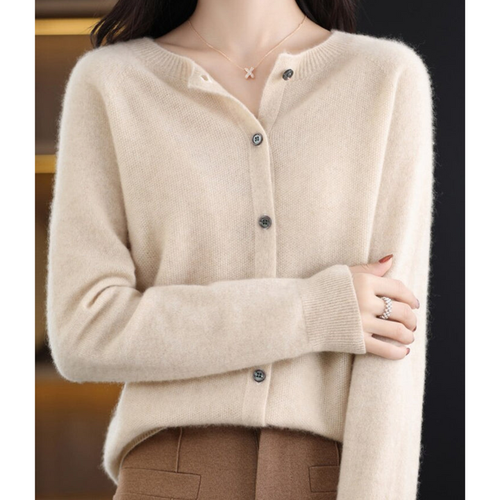 Elegancki sweter damski Amalia z okrągłym dekoltem. Komfortowy kardigan damski, idealny do wielu stylizacji.