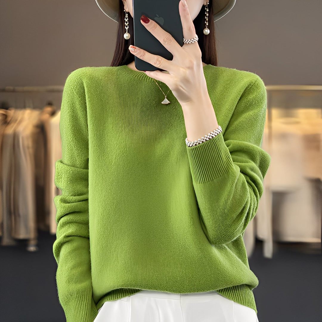 Uniwersalny sweter damski z okrągłym dekoltem, idealny do eleganckich i codziennych outfitów.