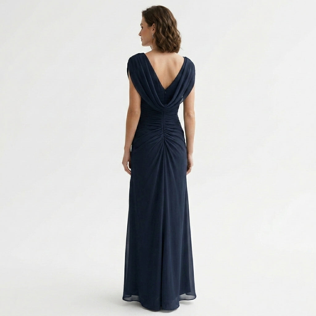 Elegancka sukienka maxi, drapowany dekolt i marszczona talia, must-have na specjalne okazje.
