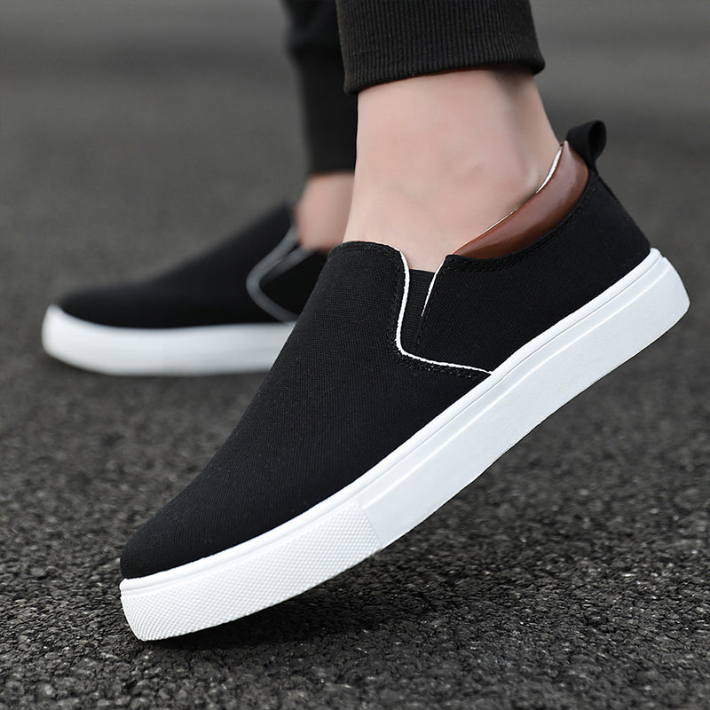Męska moda casual: buty slip-on Lennard, stylowe i komfortowe, idealne na lato i wakacje.