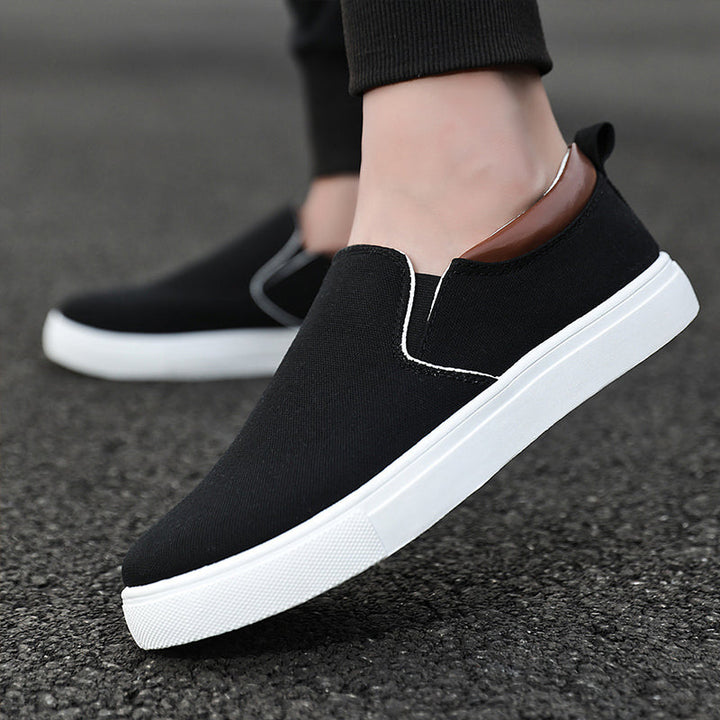 Męska moda casual: buty slip-on Lennard, stylowe i komfortowe, idealne na lato i wakacje.