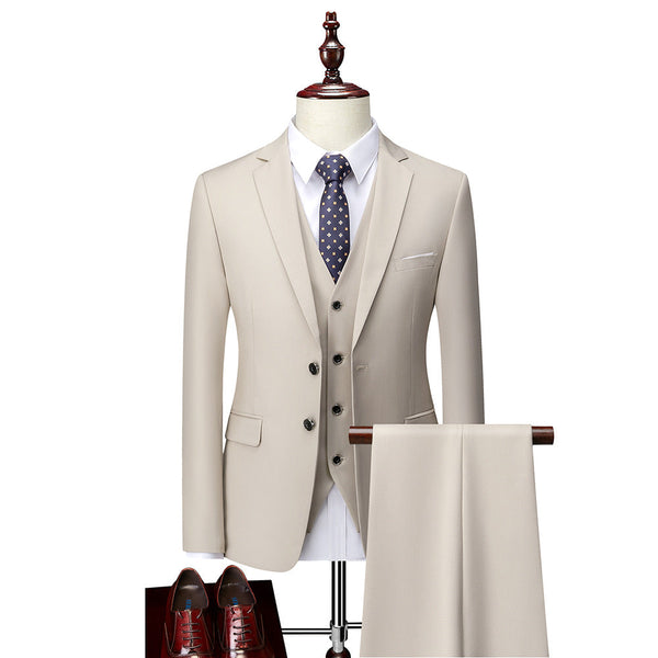 Elegancki garnitur męski slim fit na ślub. Trzyczęściowy zestaw idealny dla pana młodego.