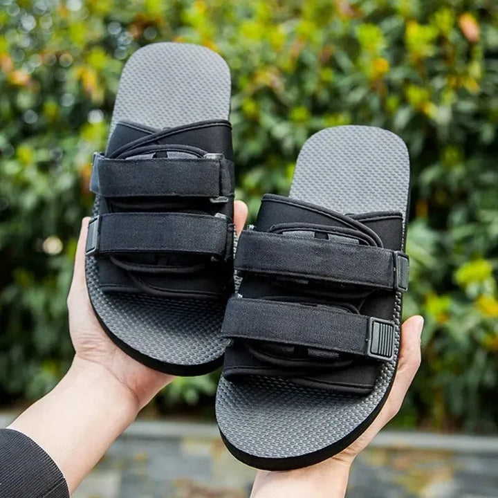 Płócienne czarne sandały unisex na rzep. Praktyczne, wygodne i modne buty letnie na co dzień.