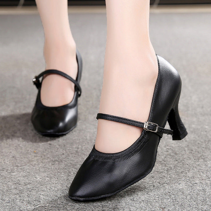 Czarne buty do tańca łacińskiego damskie, obcas 7cm. Idealne obuwie taneczne na taniec towarzyski.