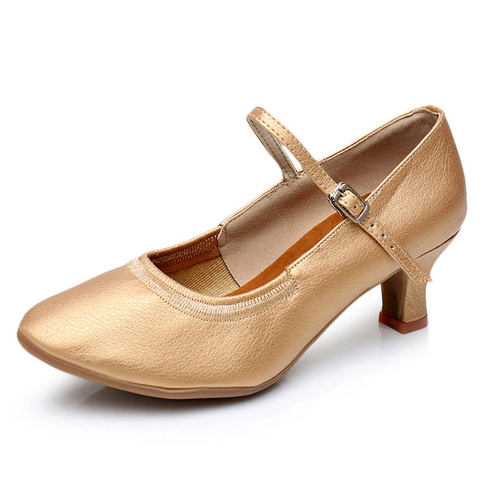 Eleganckie czerwone buty do tańca łacińskiego damskie, obcas 7cm. Idealne obuwie na parkiet taneczny.