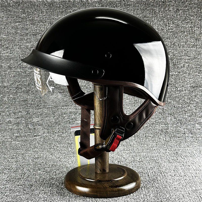 Kask miejski unisex, idealny do skutera i motocykla chopper. Połączenie bezpieczeństwa, komfortu i designu.
