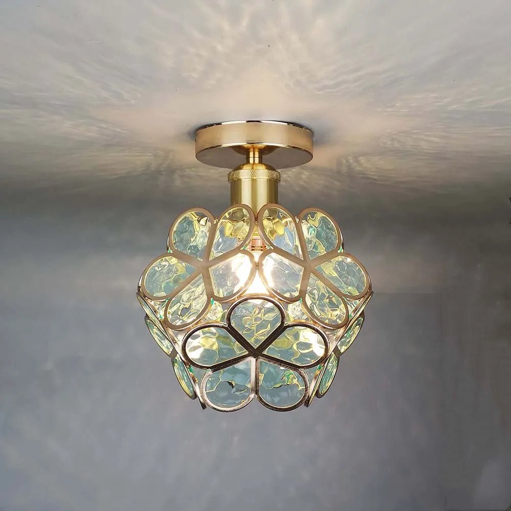 Kwiatowa lampa sufitowa do salonu, sypialni. Eleganckie oświetlenie wnętrz z motywem kwiatów.