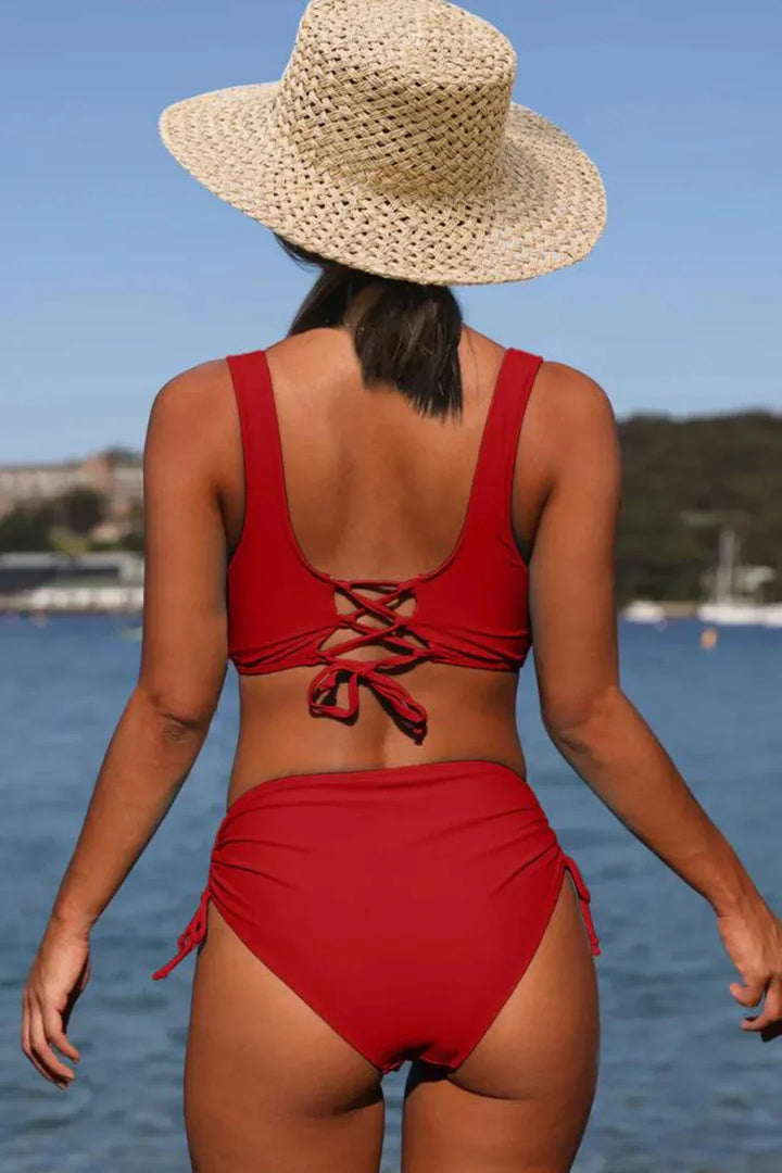 Komfortowe damskie bikini z wysokim stanem, idealne na słońce i letnią plażę.