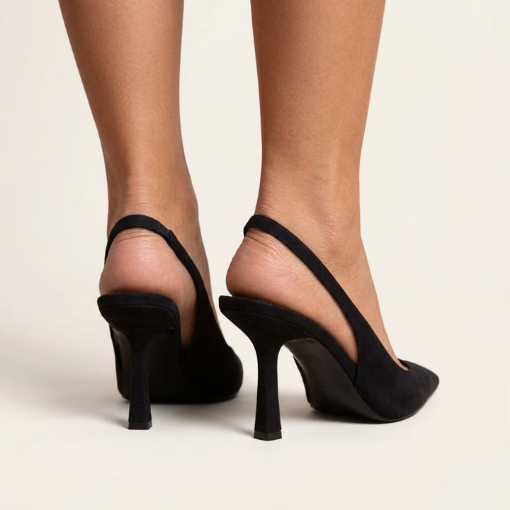 Stylowe czarne czółenka damskie, na wygodnym, solidnym obcasie blokowym. Eleganckie i wszechstronne buty.