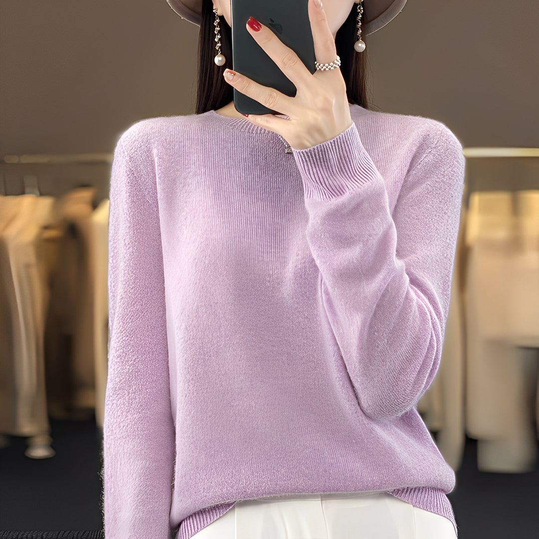Modny, wygodny sweter damski z okrągłym dekoltem, doskonały do casualowych stylizacji na co dzień.