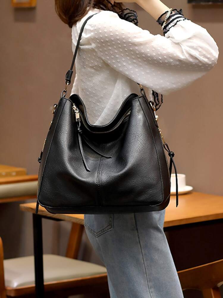 Stylowa torebka na ramię typu shopper, czarna, z ekoskóry, bardzo pojemna.