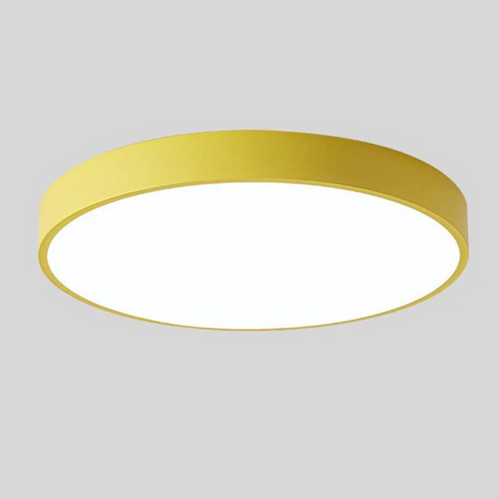 Biała lampa sufitowa LED, styl skandynawski, łatwy montaż, trwałe światło.