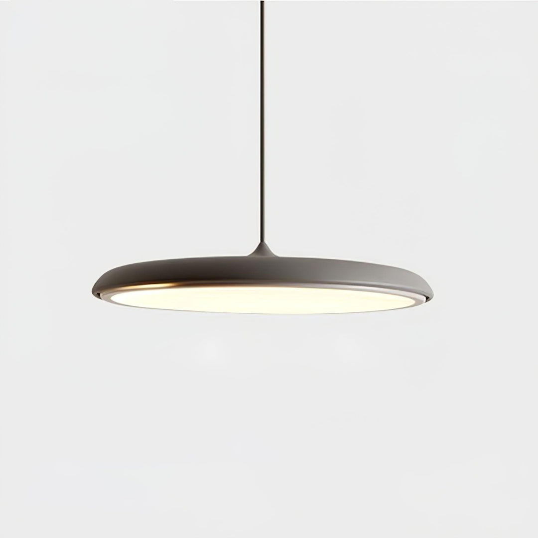 Lampa wisząca LED z ciepłym światłem. Minimalistyczne oświetlenie do relaksującej sypialni.