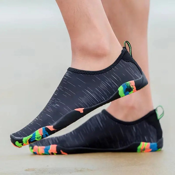 Komfortowe męskie buty do wody wsuwane, zapewniające łatwe zakładanie i wygodę podczas sportów wodnych.