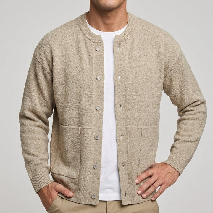 Stylowy kardigan dzianinowy unisex z guzikami. Perfekcyjny do stylizacji casual i smart casual na jesień/zimę.