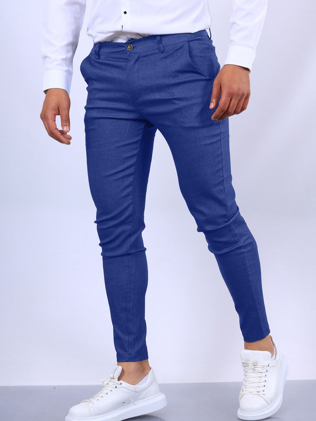 Męskie spodnie slim-fit, eleganckie, idealne do pracy i na specjalne okazje. Modny krój, wygoda.