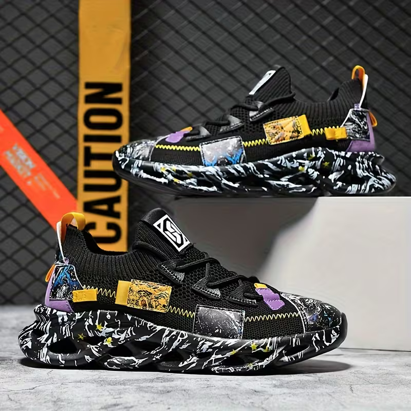 Streetwearowe damskie buty sportowe na platformie. Odważny nadruk anime, wygodne i stylowe.