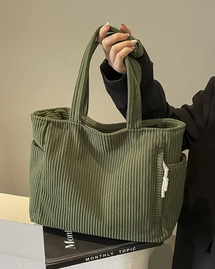 Damska elegancka torebka na ramię z usztywnianą konstrukcją. Modna i stylowa, idealna na co dzień.
