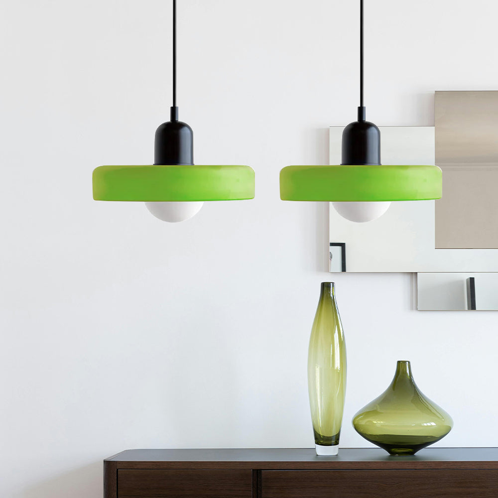 Elegancka lampa wisząca podwójna. Oświetlenie sufitowe do nowoczesnej jadalni.