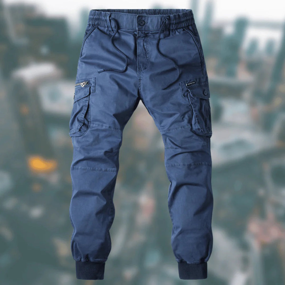 Męskie luźne spodnie jogger cargo, idealne na co dzień. Komfortowe i modne.