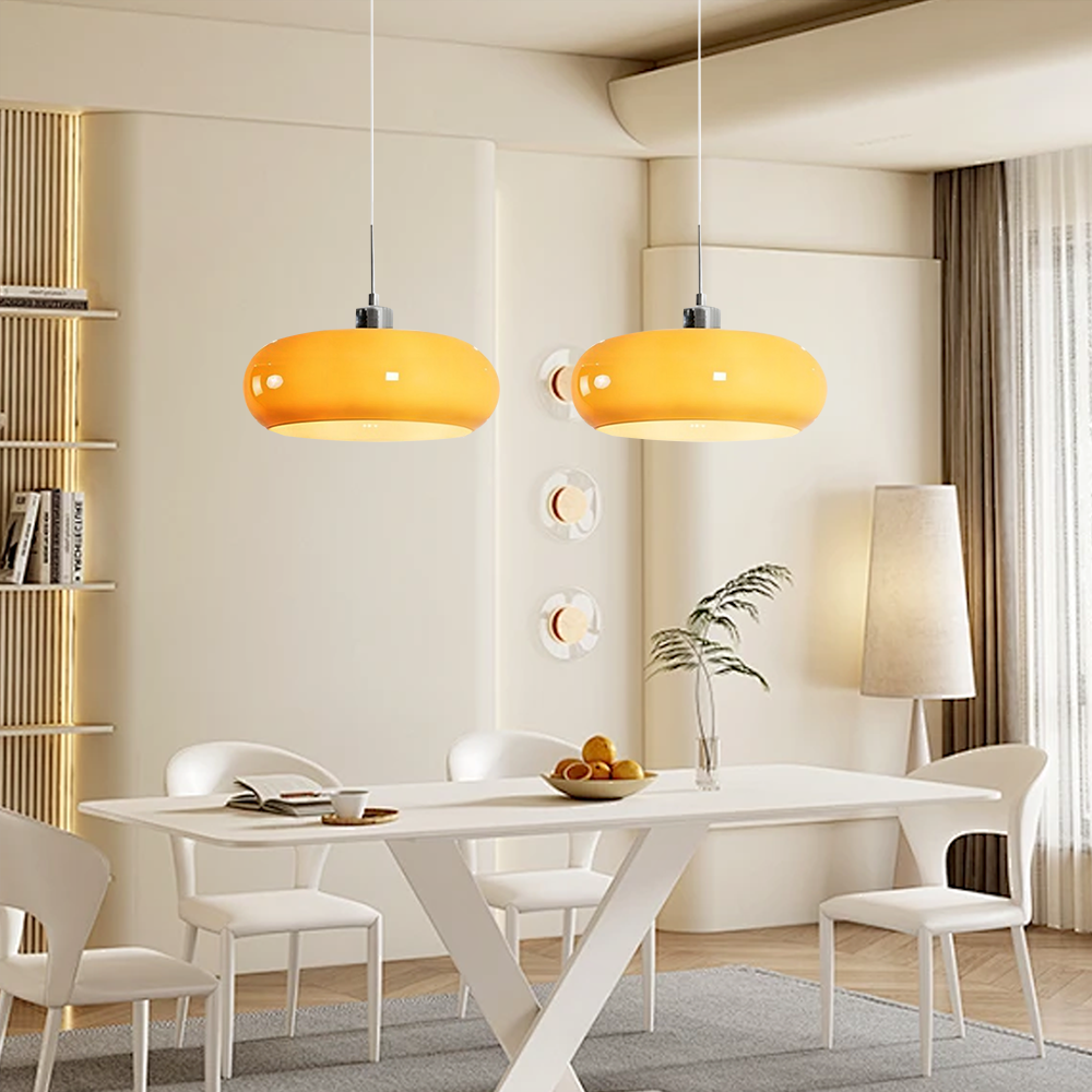 Lampa wisząca szklana, minimalistyczny styl skandynawski. Nowoczesne oświetlenie sufitowe do salonu.