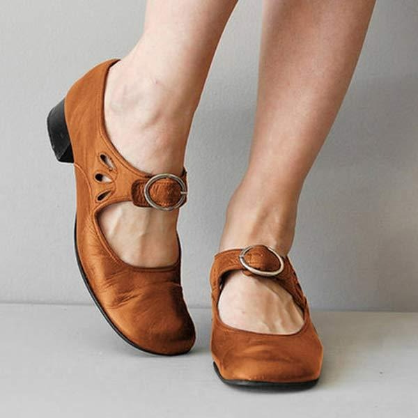 Komfortowe damskie buty wsuwane na niskim obcasie. Stylowe i wygodne obuwie casualowe do codziennych stylizacji.