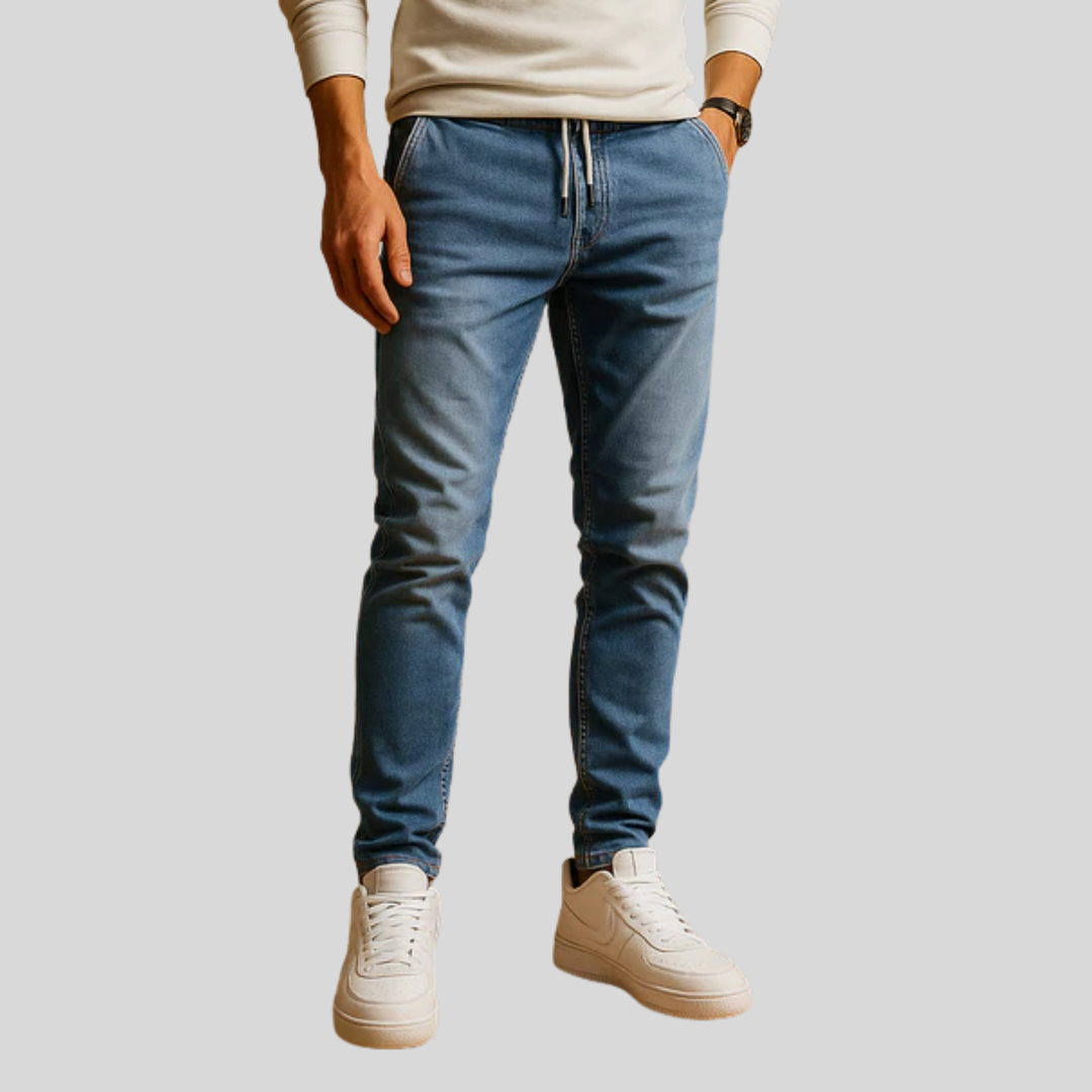 Męskie jeansy slim fit, niebieskie, dopasowane, zapewniające swobodę ruchów. Idealne na co dzień i do stylizacji casual.
