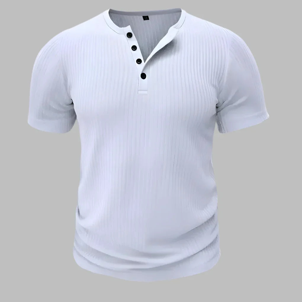 Dopasowana męska koszulka Henley z dekoltem na guziki, idealna na co dzień, casualowy i sportowy styl.