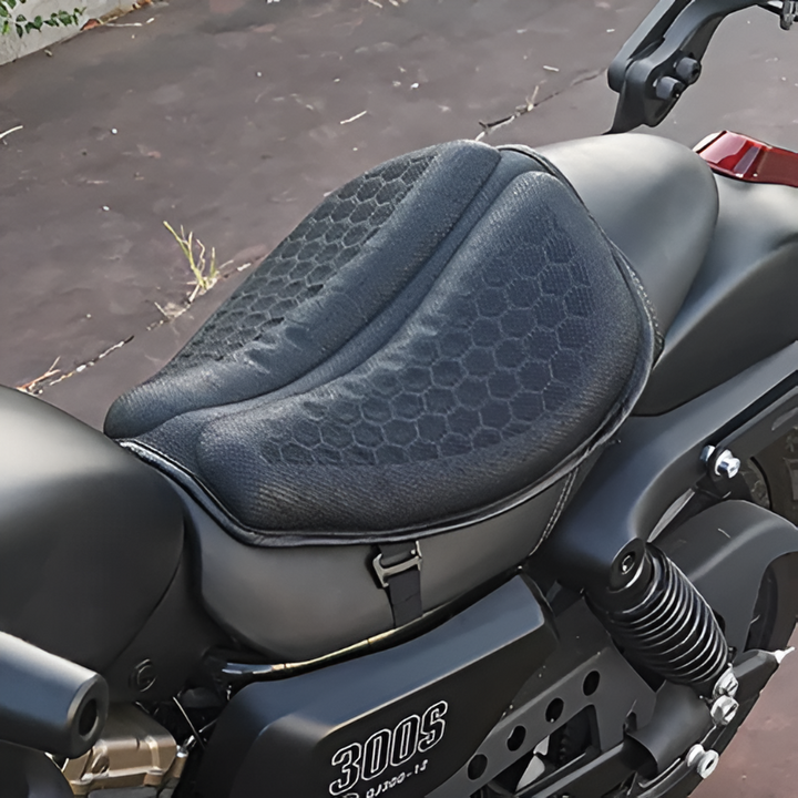 Żelowa poduszka na siedzenie motocyklowe, zapewnia komfort i redukcję drgań podczas długich tras.