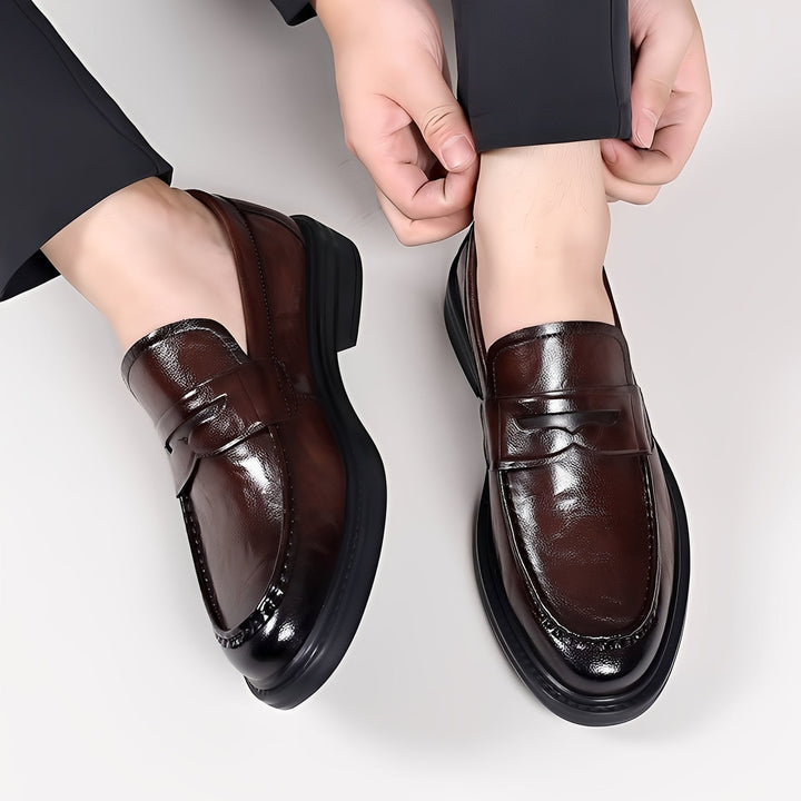 Męskie eleganckie mokasyny brązowe. Wygodne buty męskie, idealne na casualowe i wizytowe okazje.