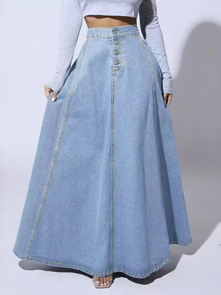 Niebieska dżinsowa spódnica damska o linii A, midi, z wysokim stanem i ozdobnymi guzikami. Casualowa i elegancka.