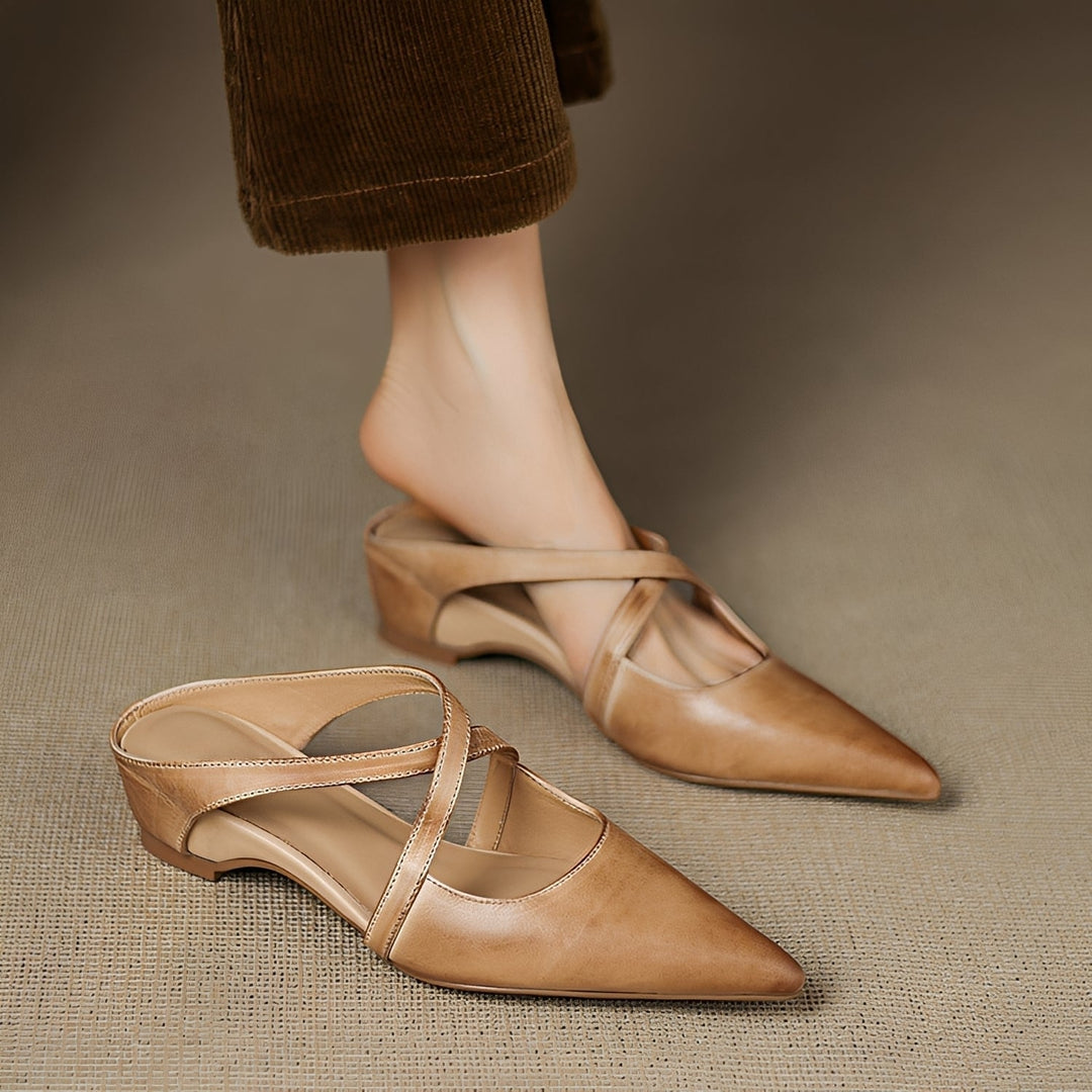 Damskie klapki mule z efektem postarzenia, eleganckie i wygodne. Idealne letnie obuwie damskie do casualowych stylizacji.