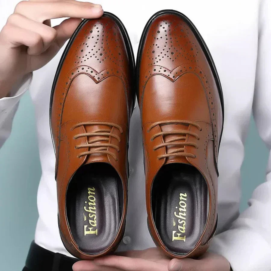 Klasyczne męskie buty wizytowe, idealne do garnituru. Sznurowane obuwie biznesowe ze skóry dla stylowego mężczyzny.