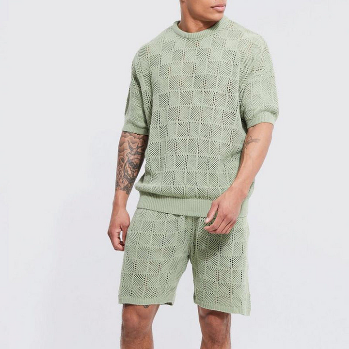 Szałwiowy komplet męski streetwear z luźnym krojem: wygodny t-shirt i spodenki, idealny na lato.