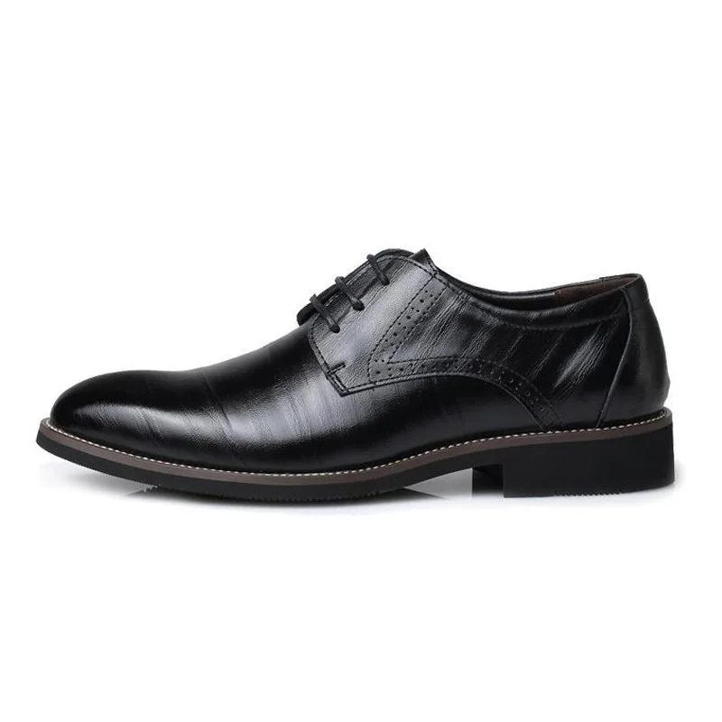 Klasyczne buty oxford męskie. Brązowe, skórzane obuwie wizytowe, stylowe i wygodne, na każdą całoroczną okazję.