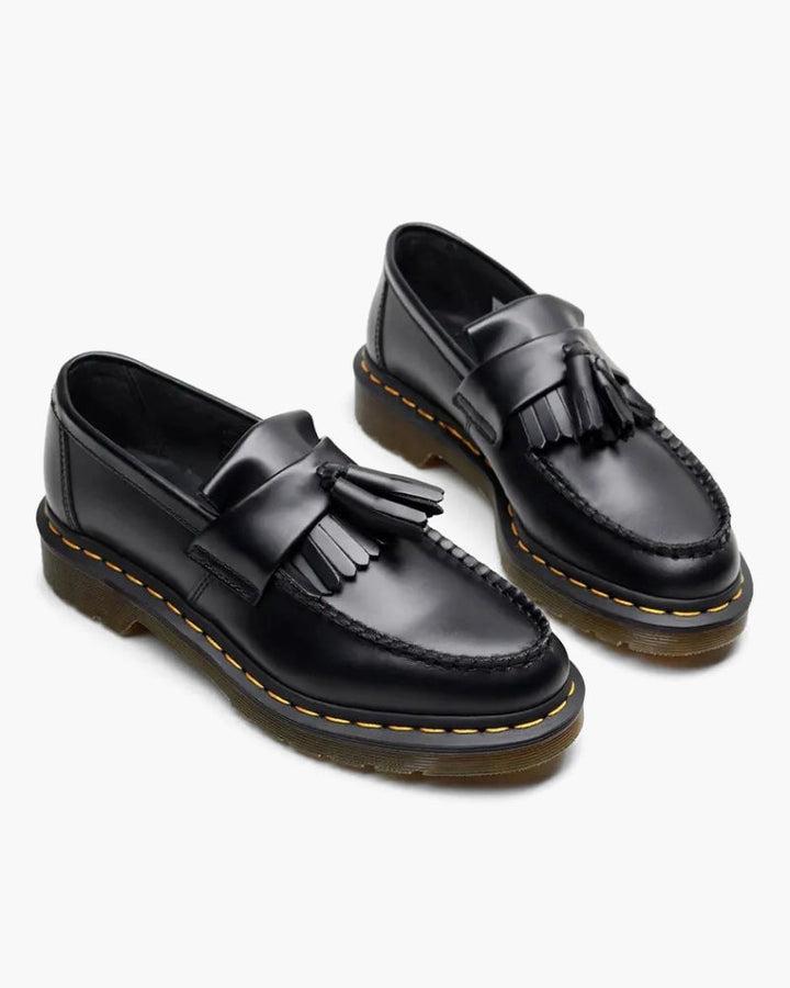 Eleganckie mokasyny damskie. Klasyczne płaskie buty na co dzień, zapewniające wygodę i stylowy wygląd jesienią.