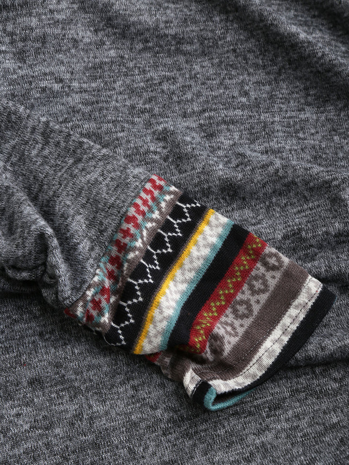 Stylowy damski sweter rozpinany z kapturem, etniczny wzór tribal. Miękki, ciepły na jesień.