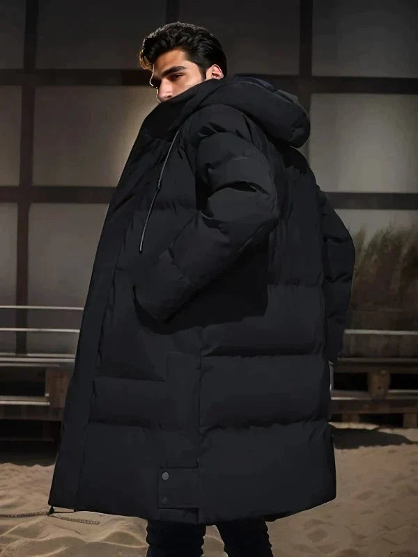 Długa męska kurtka zimowa, pikowana parka z kapturem. Ciepła i elegancka na mrozy.