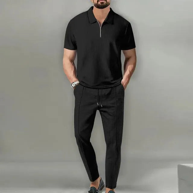 Komfortowy męski zestaw bawełniany: polo i eleganckie spodnie. Wygodna stylizacja casual na różne okazje.