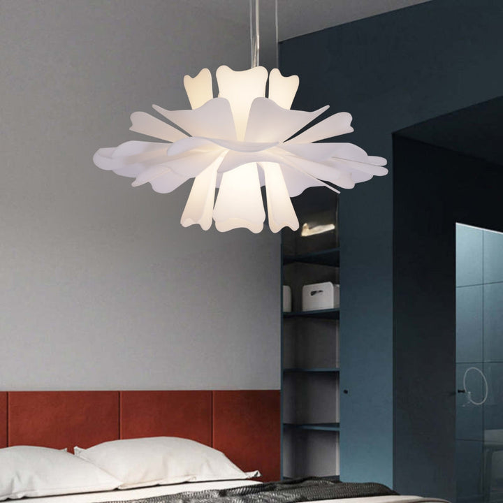 Elegancka, nowoczesna lampa wisząca. Minimalistyczne oświetlenie sufitowe do jadalni lub salonu, biały metal.