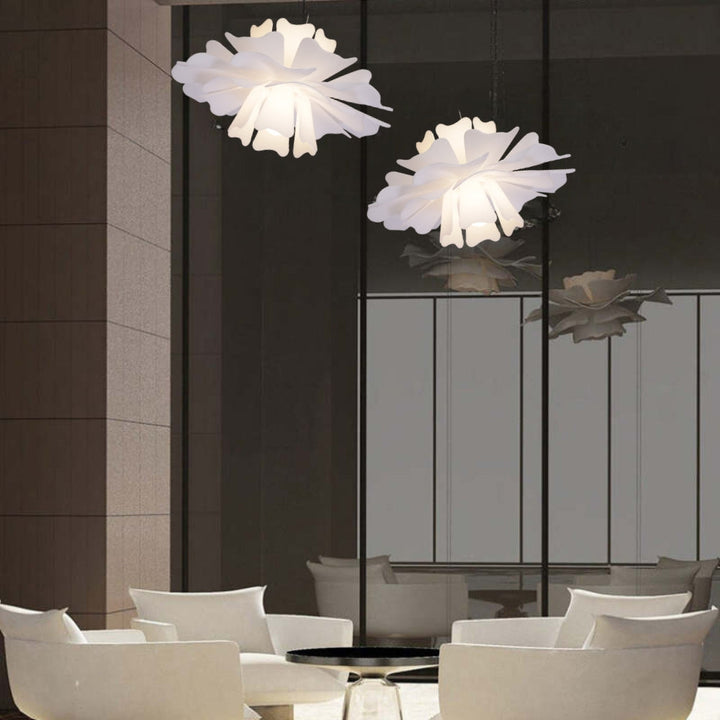Biała minimalistyczna lampa wisząca do salonu. Nowoczesne oświetlenie sufitowe metalowe, gniazdo E27.