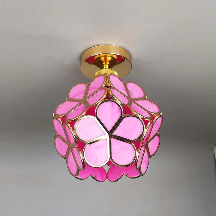 Zdumiewająca kwiatowa lampa sufitowa. Detal precyzyjnego wykonania. Designerskie oświetlenie do wnętrz.