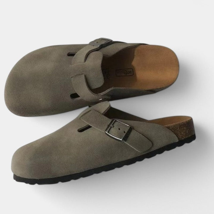 Komfortowe klompy unisex na lato, z regulowanym paskiem. Oddychające, lekkie obuwie domowe i ogrodowe.